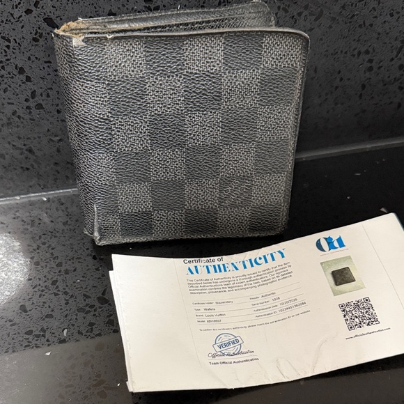 Louis Vuitton Other - Louis Vuitton Men's Graphite Damier Black BiFold Wallet w Cert of Authenticity